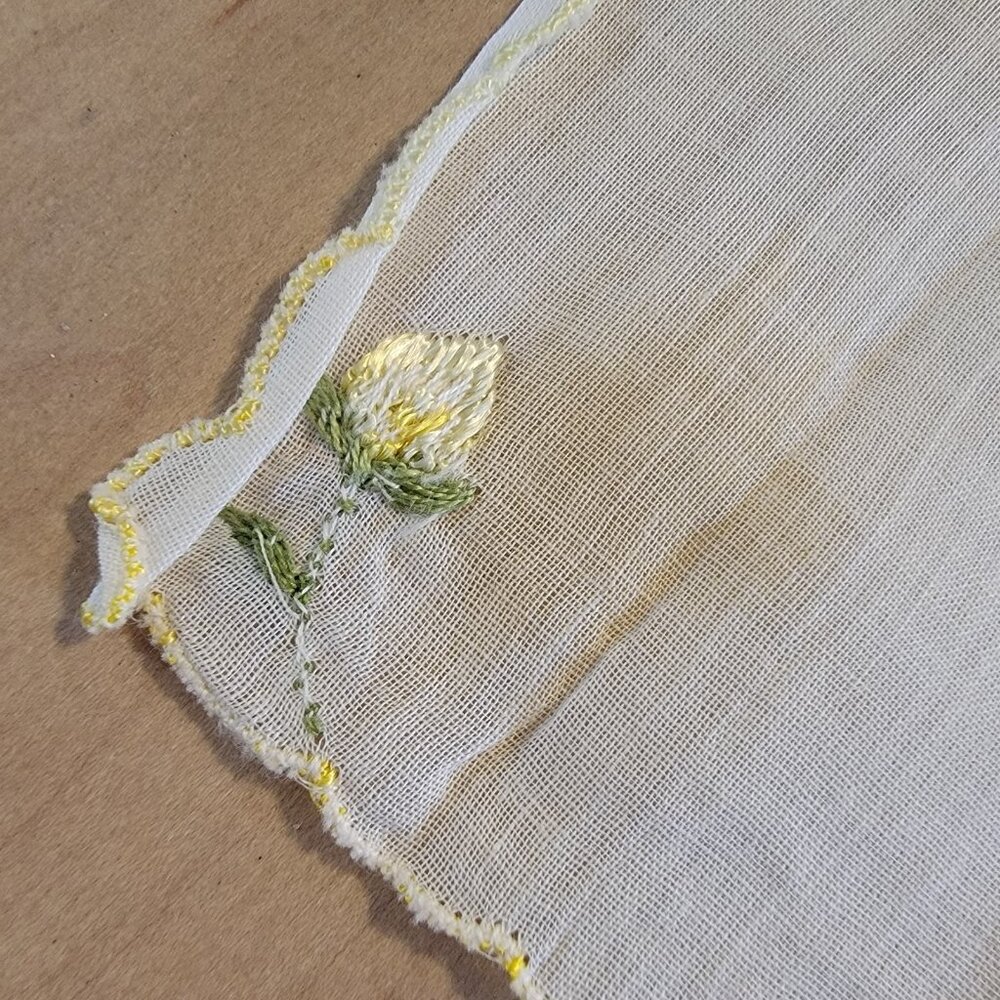 Vintage Floral Handkerchief Cotton Yellow Flowers Floral Ruffle Edge 9 Sq In - Picture 3 of 4